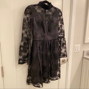 ML Monique Lhuillier Lace dress